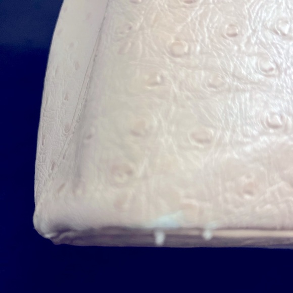 CROSSI Bag: Used Twice . Pink purse with beautiful detailed bows on the front.👜 - Picture 4 of 4